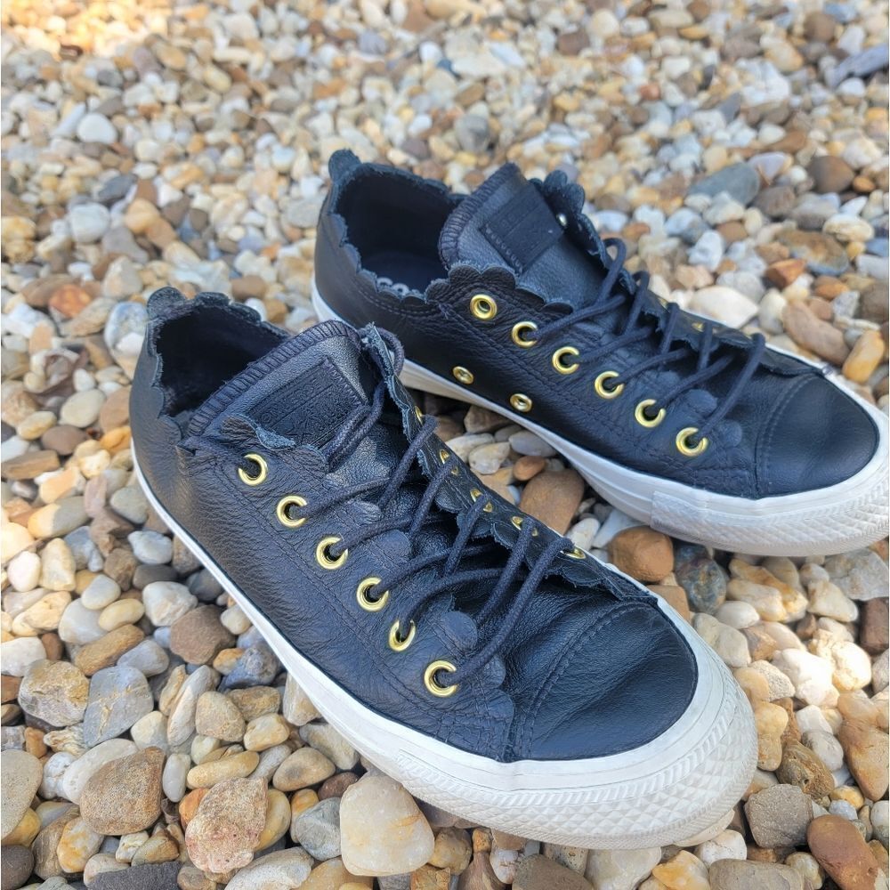 Converse - Womens Shoes - SIZE 7 - Picture 1 of 9